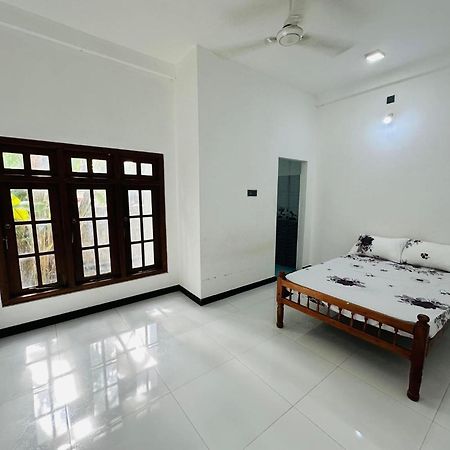 Lalitha Holiday Inn Jaffna Buitenkant foto