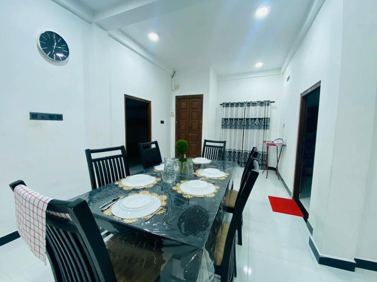 Lalitha Holiday Inn Jaffna Buitenkant foto