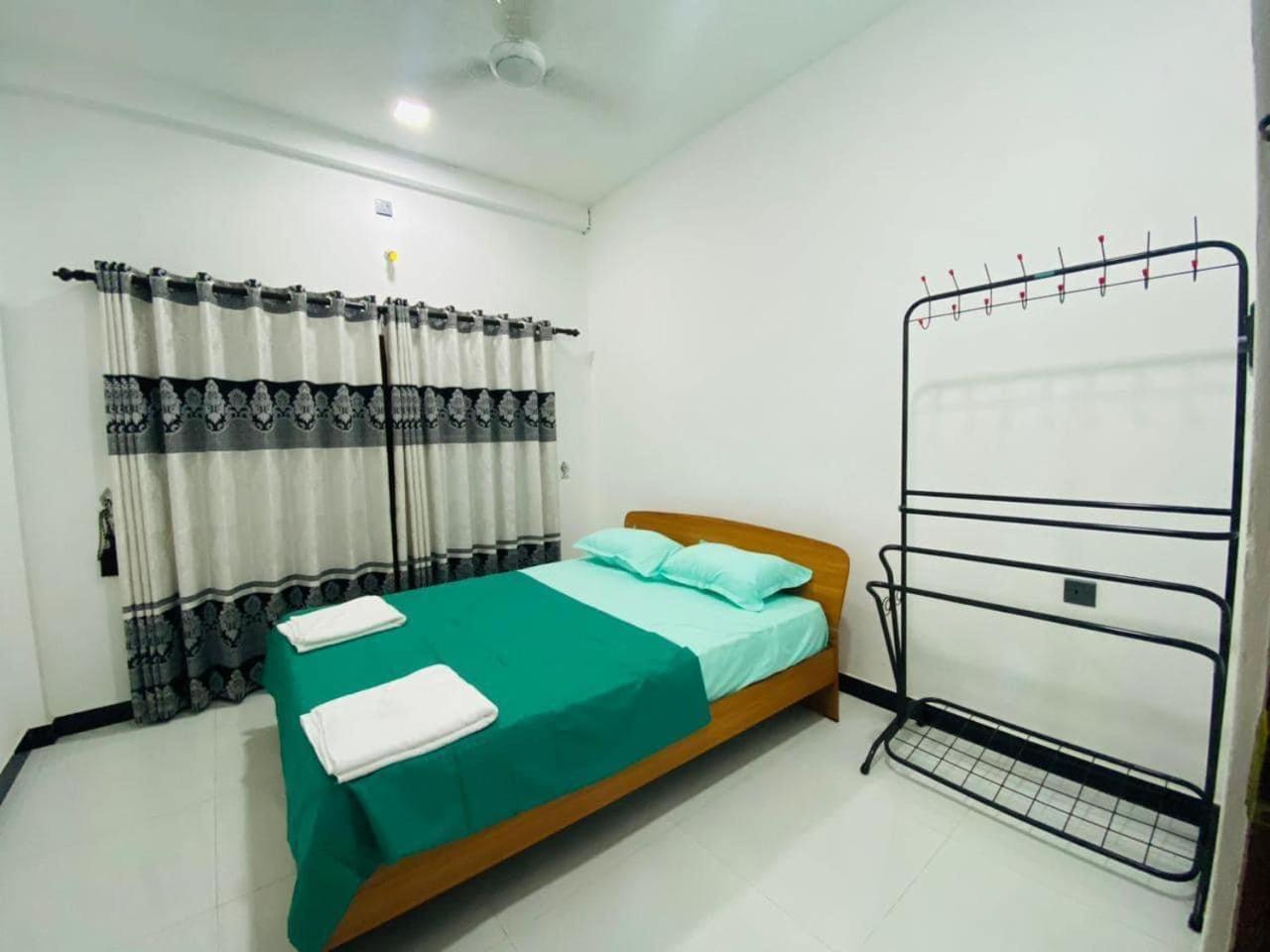 Lalitha Holiday Inn Jaffna Buitenkant foto