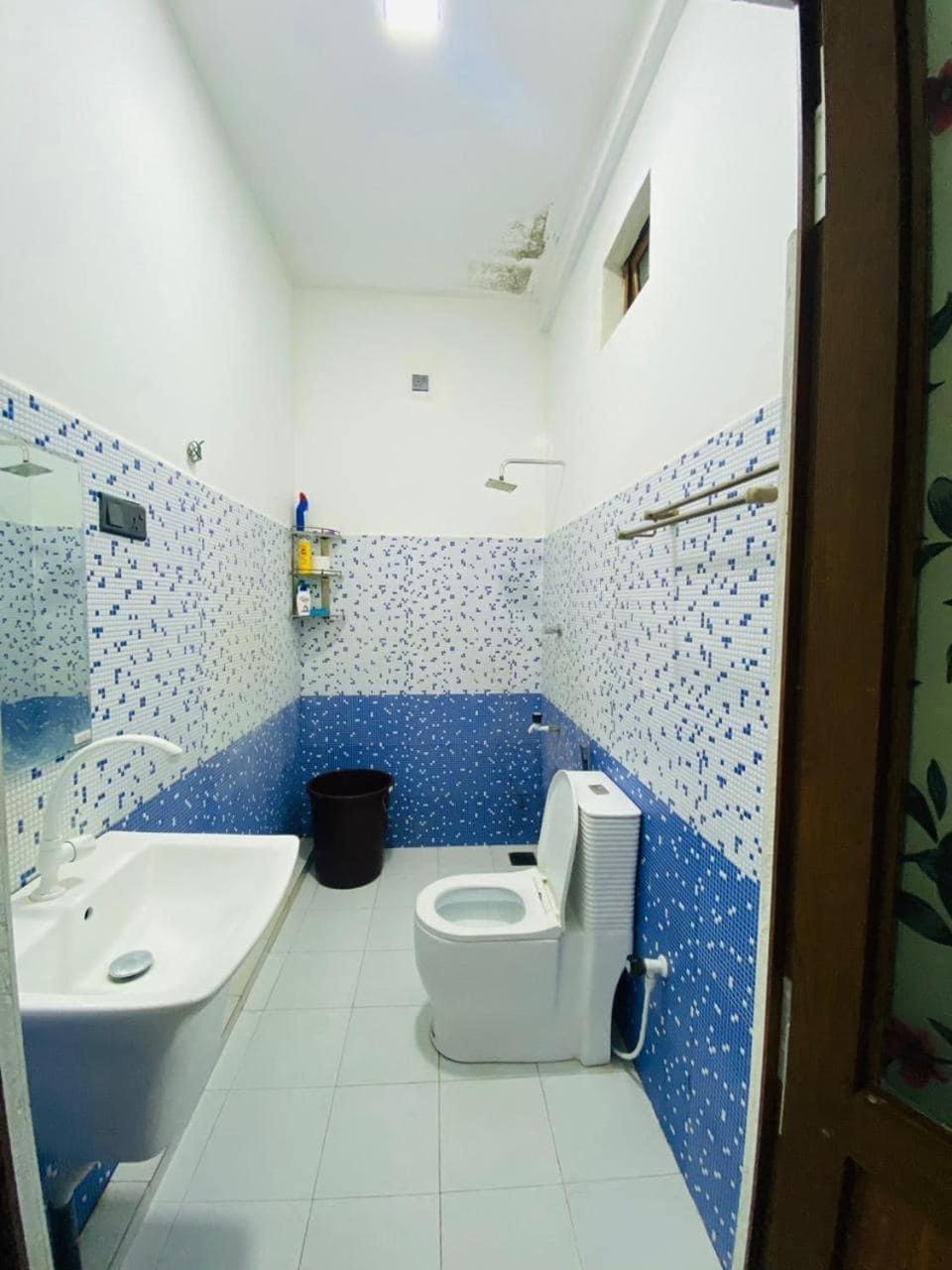 Lalitha Holiday Inn Jaffna Buitenkant foto